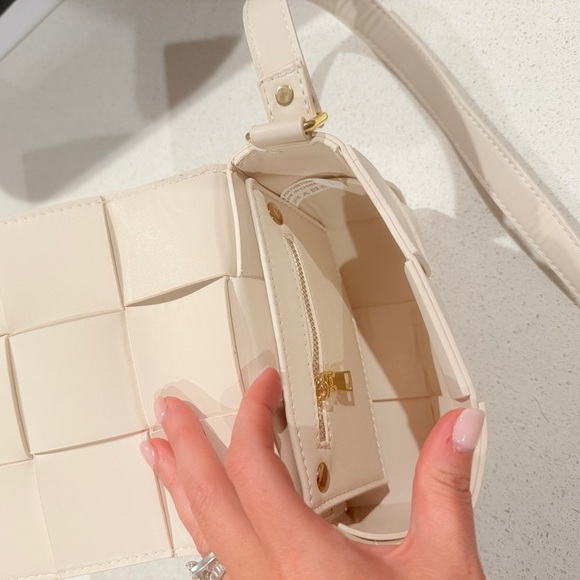 TALULAH Cream Shoulder Bag with Gold Accents - Picture 4 of 5